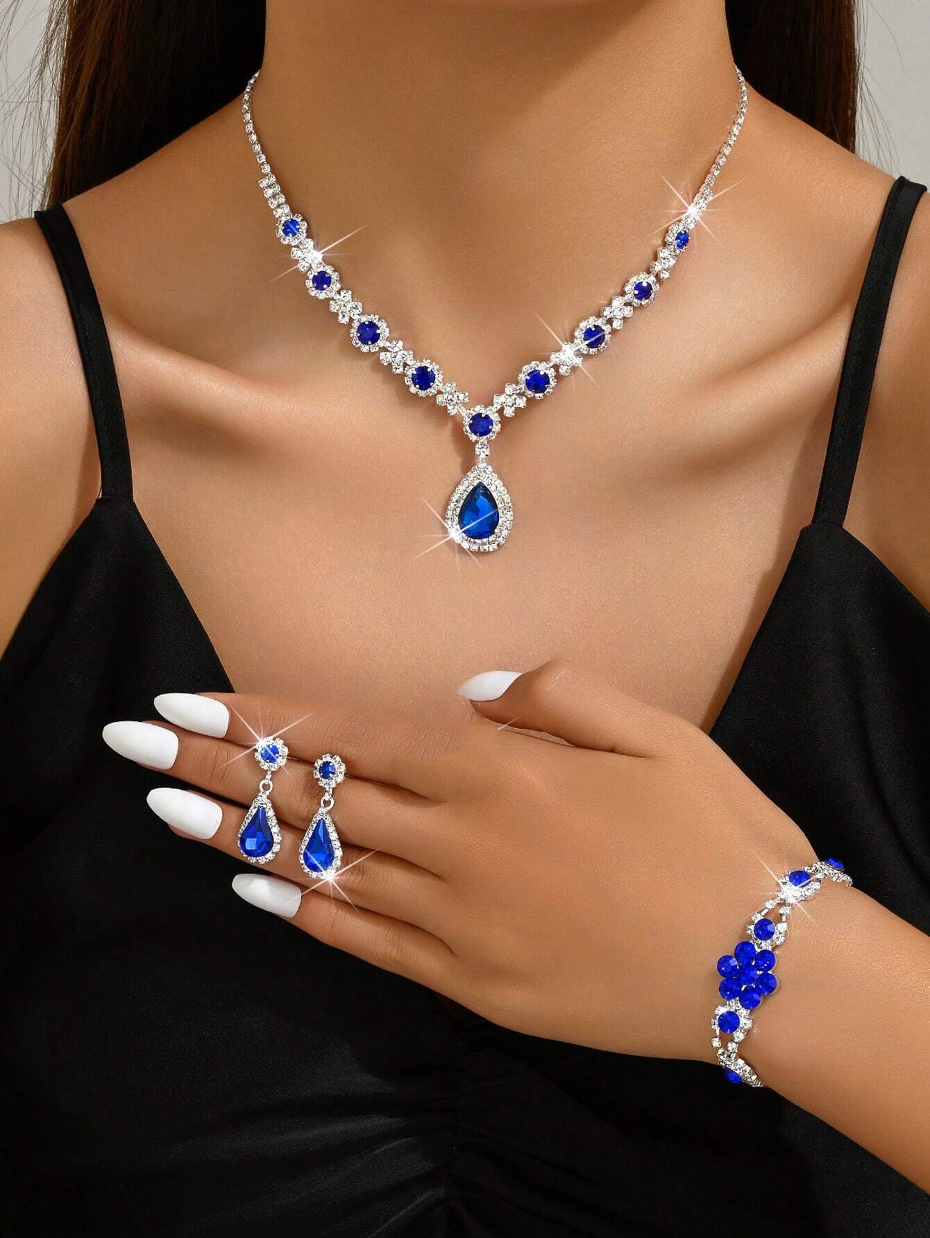 Wedding Dinner Fashion Jewelry Set, Including Necklace, Earrings, And Bracelet. Floral Design With Rhinestones In Silver Color