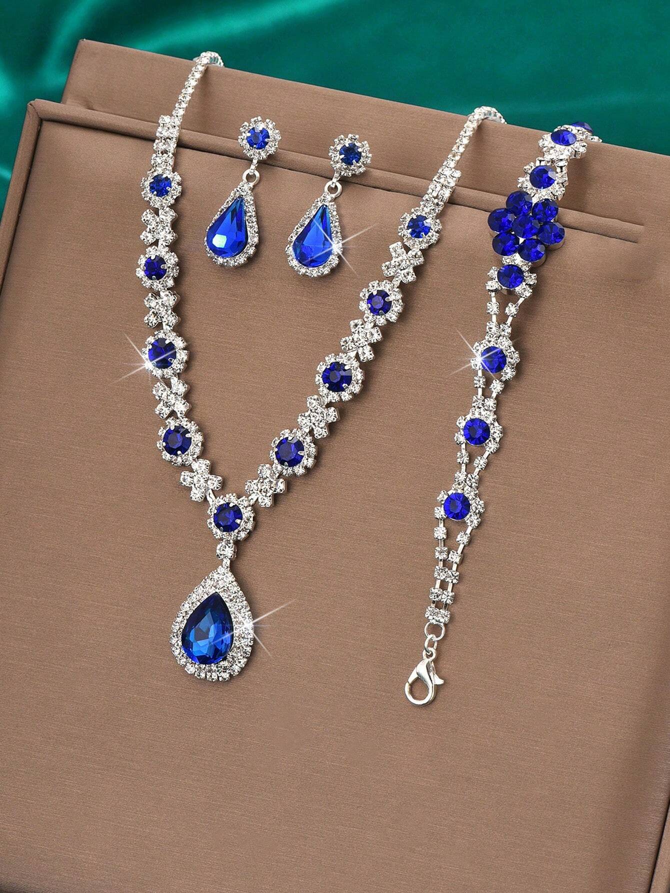 Wedding Dinner Fashion Jewelry Set, Including Necklace, Earrings, And Bracelet. Floral Design With Rhinestones In Silver Color