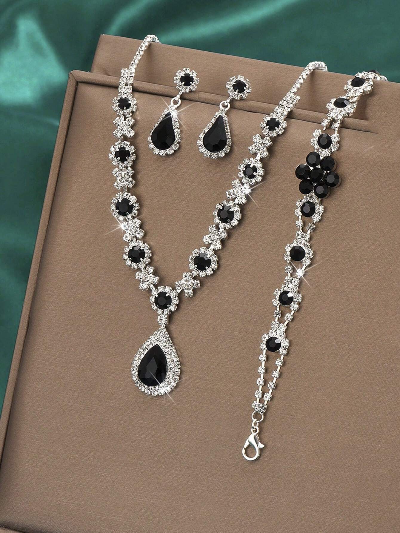 Wedding Dinner Fashion Jewelry Set, Including Necklace, Earrings, And Bracelet. Floral Design With Rhinestones In Silver Color
