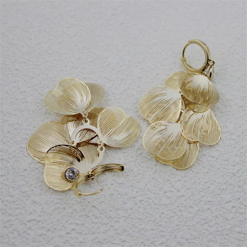 🍀Women's earrings with a leaf-shaped pendant