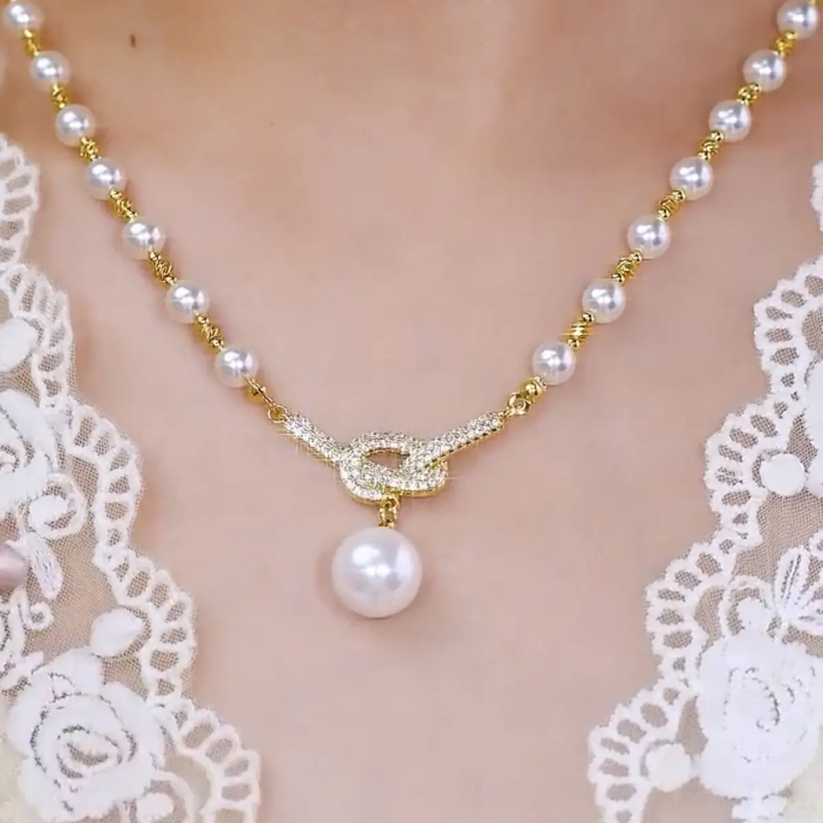 Elegant And Luxurious Women's Pearl Necklace